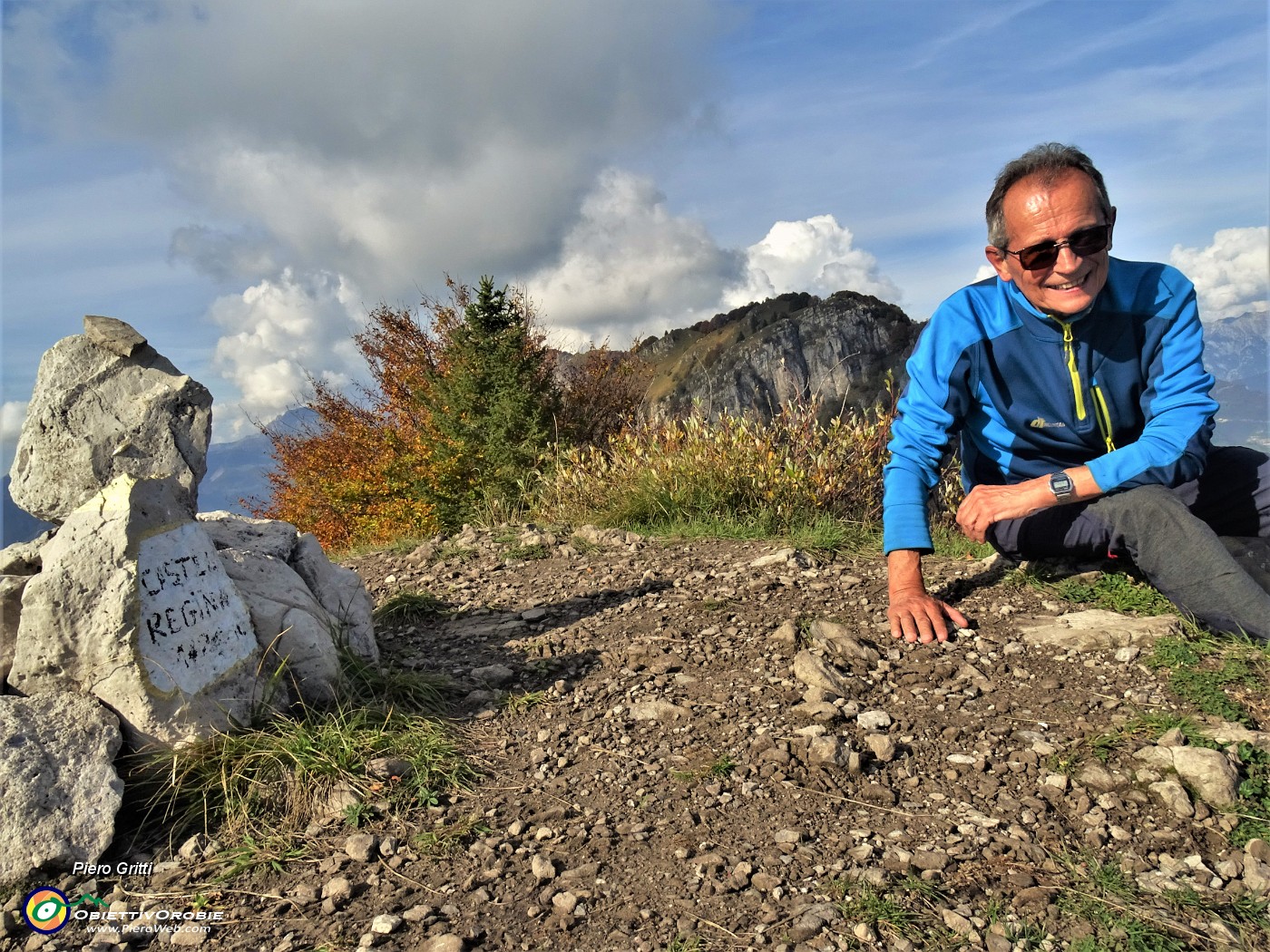58 Dopo ripida costante faticosa salita eccomi in vetta al Castel Regina (1424 m) con vista in Foldone appena salito.JPG